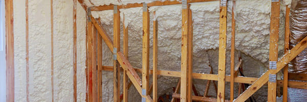 4 Ways Quality Attic Insulation Helps Support Your Roof